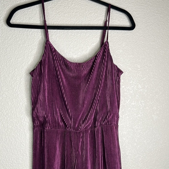 Forever 21 Plum Wide Leg Pleated Plisse Sheer Jumpsuit Size Small - Picture 2 of 7